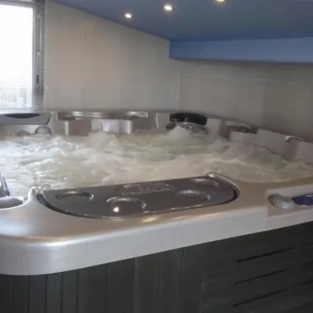 Les Willows Bed & Breakfast 3*