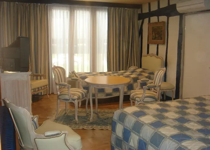 Les Wyllos Oda ve Kahvaltı 3*